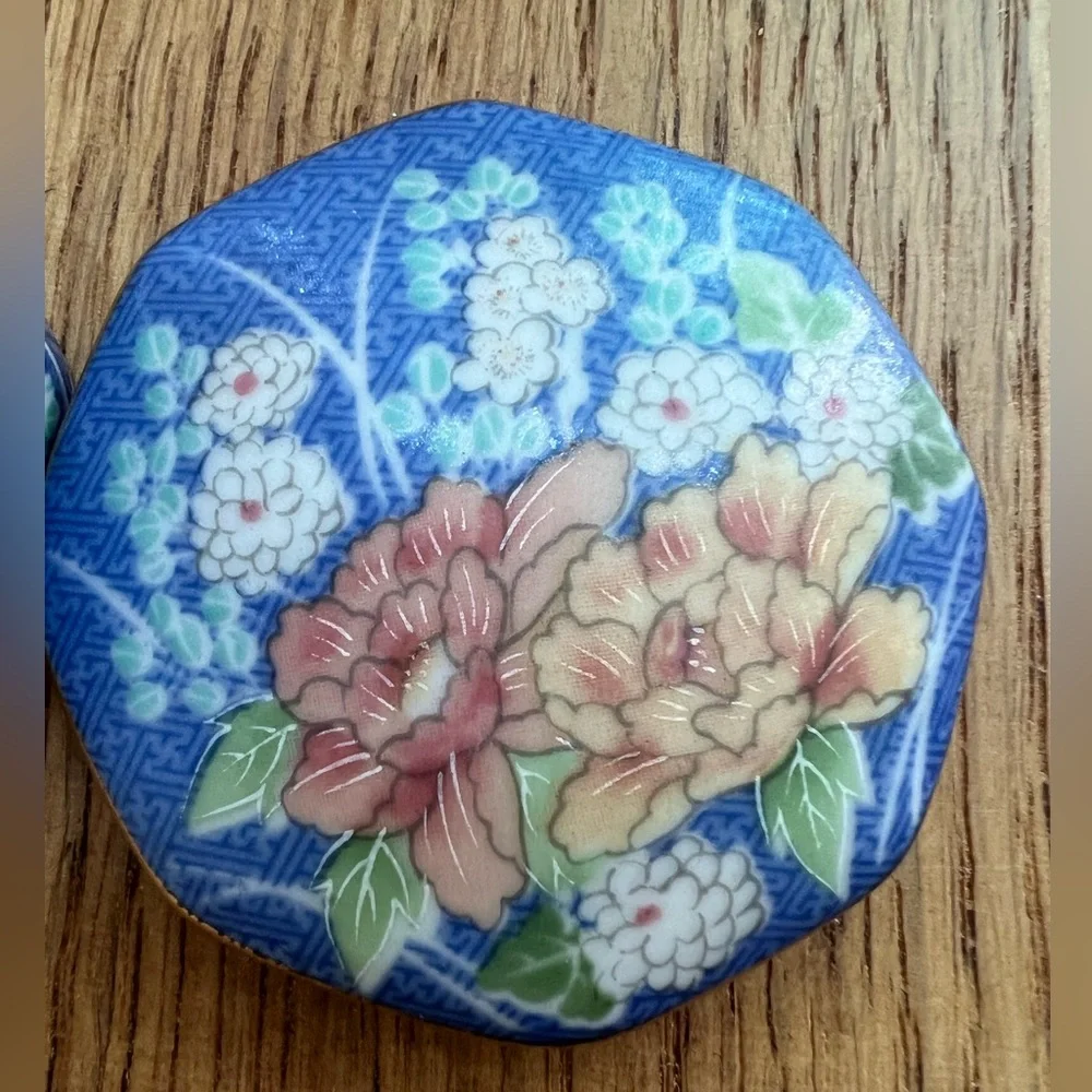 Vintage Echo Takahashi Hand Decorated Porcelain trinket box